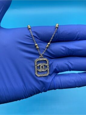 CC Pendant Necklace in Gold‎